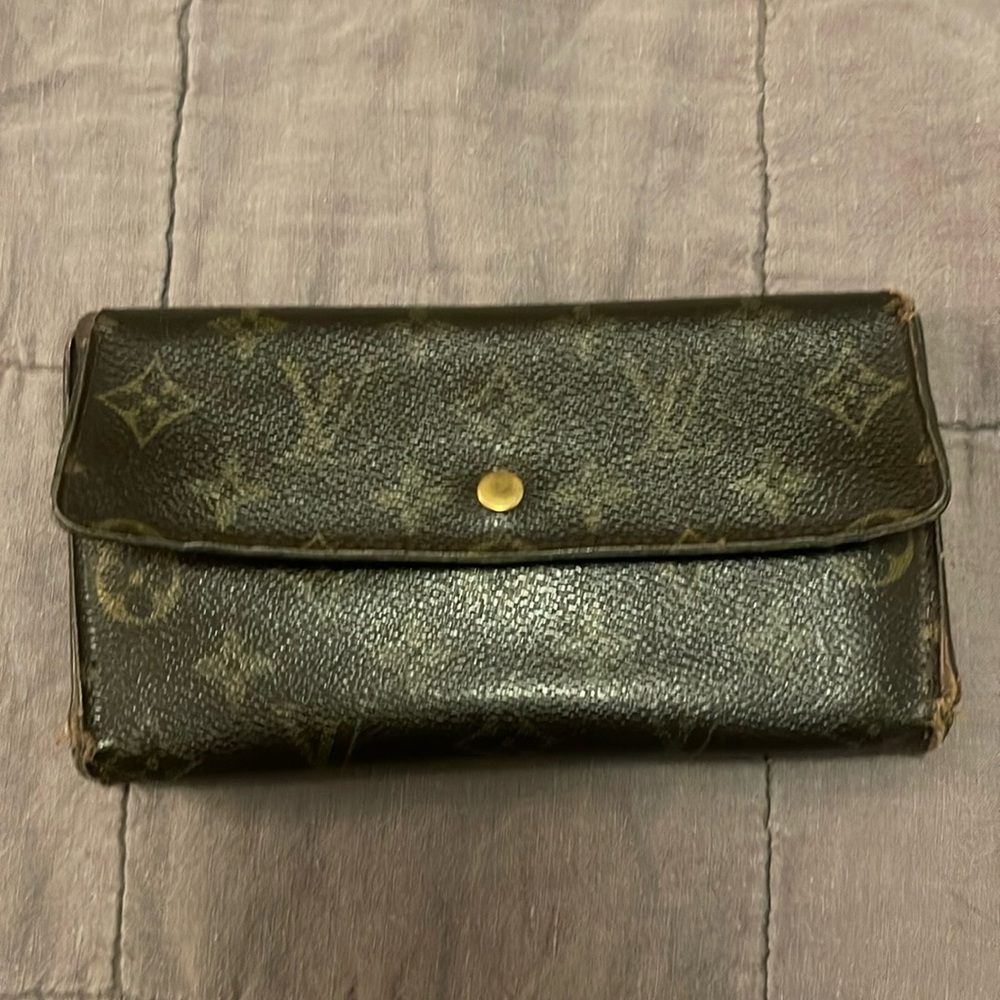Luis Vuitton wallet